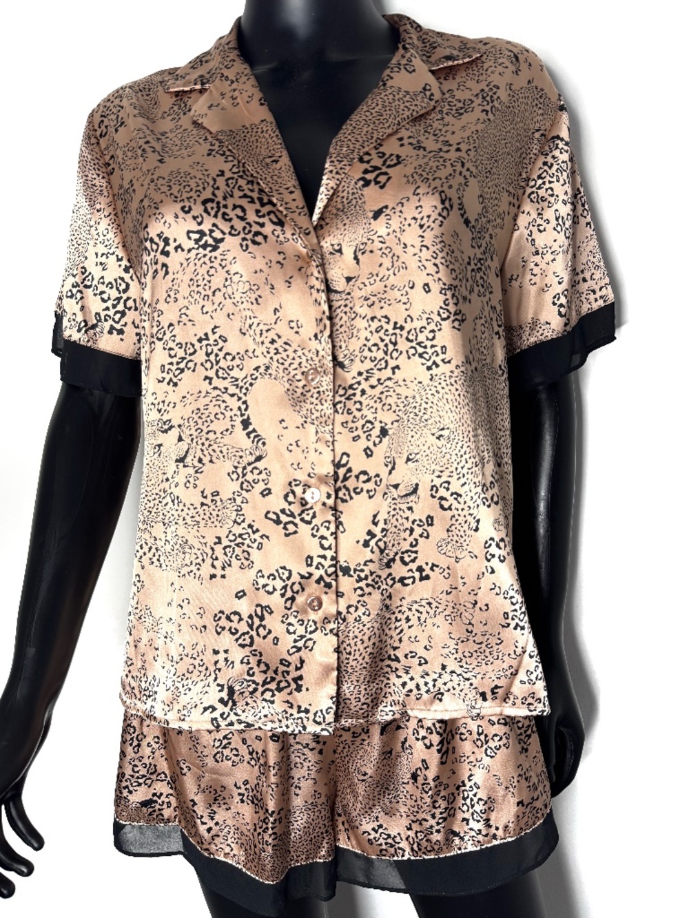 Lilac+London Lightweight Pajama Set (Shorts and Shirt) with Cat Print — Size M